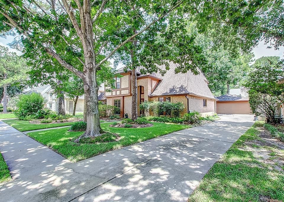 This home has tremendous curb appeal. Huge shade trees and mature landscaping makes it feel homey immediately.