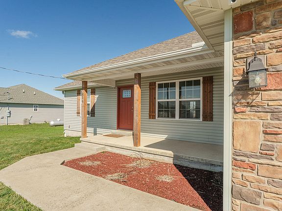 3rd image of 256 Velma Drive