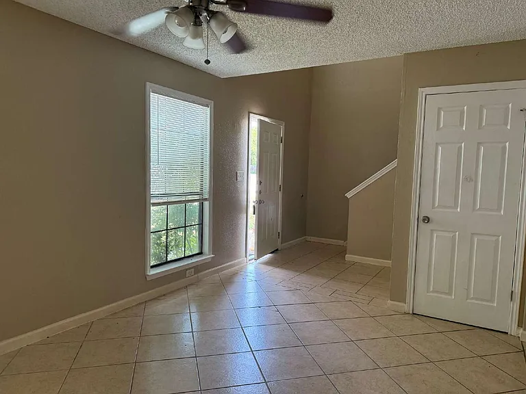10571 Starcrest Dr — Photo 4