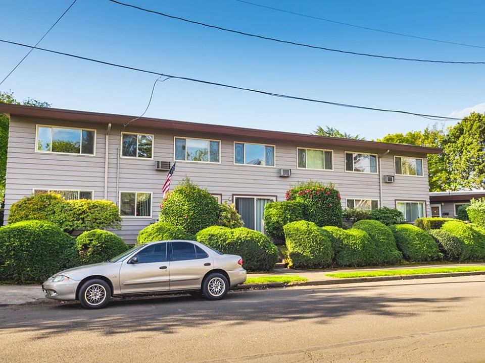 2nd image of 2909 N Willamette Blvd #118-14