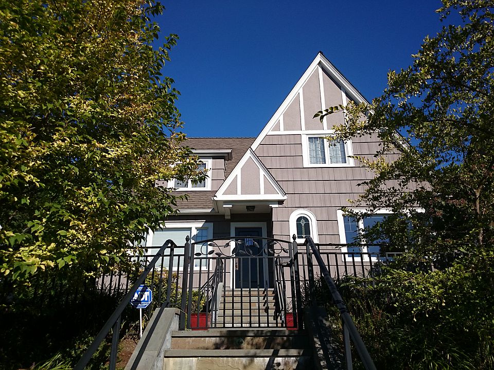 2nd image of 3832 43rd Ave NE