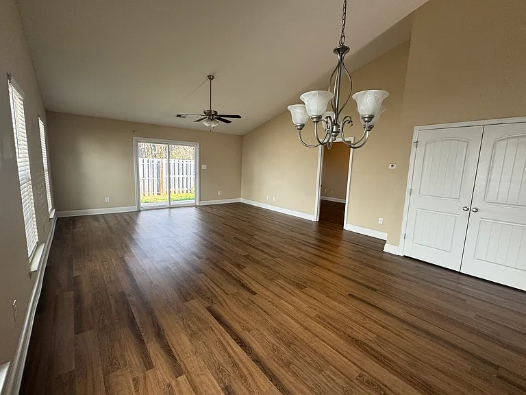 109 Dry Branch Ct — Photo 2