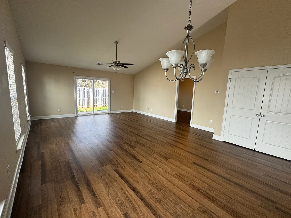 Building Photo - 109 Dry Branch Ct