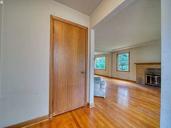 5th image of 5730 SW Shattuck Rd