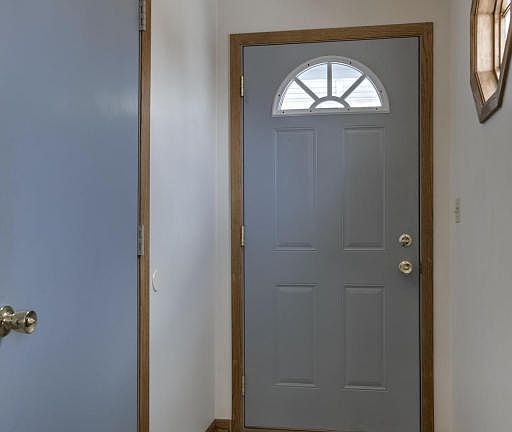 4th image of 16464 Dixon Dr