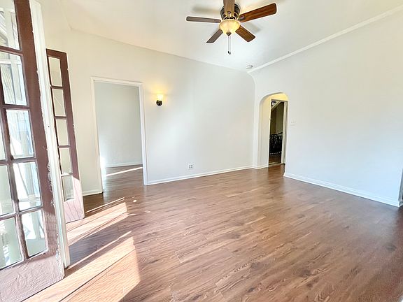 2nd image of 652 S Dunsmuir Ave #202