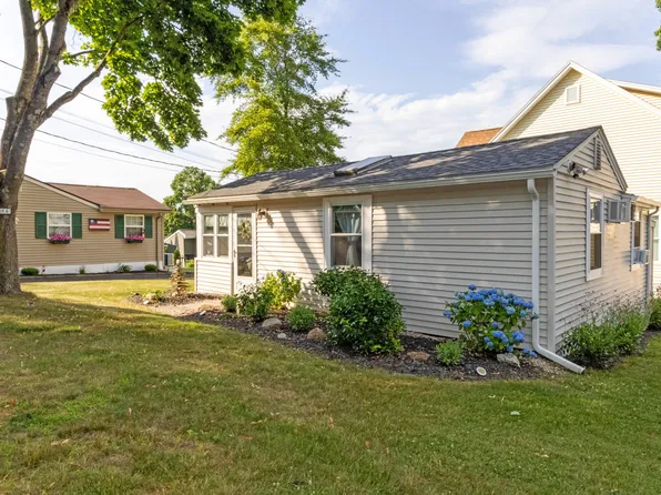 1 Day Point Road #6, East Hampton, CT 06424