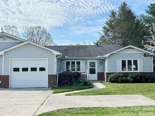3 Wintry Dr, Hendersonville, NC 28792