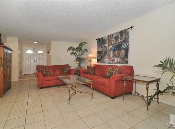 3rd image of 965 E Calle Ruiz