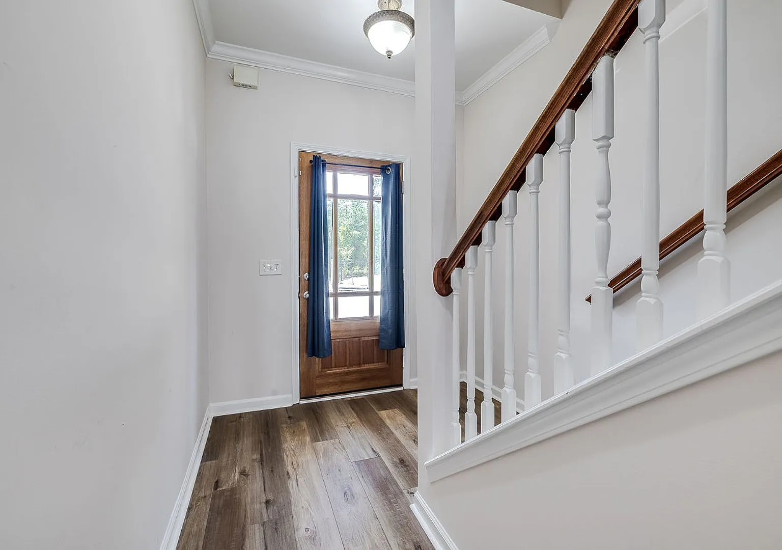 3-Bedroom End-Unit Townhome in Gated Weslyn Park — Photo 4