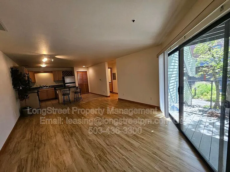 720 NW Naito Pkwy #D22 — Photo 9