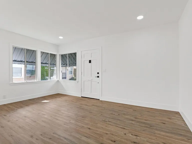 2432 Belmont Ave — Photo 5