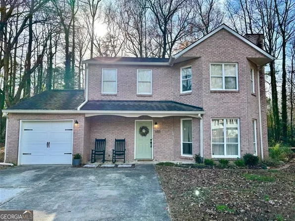 688 Greenhedge Dr, Stone Mountain, GA 30088