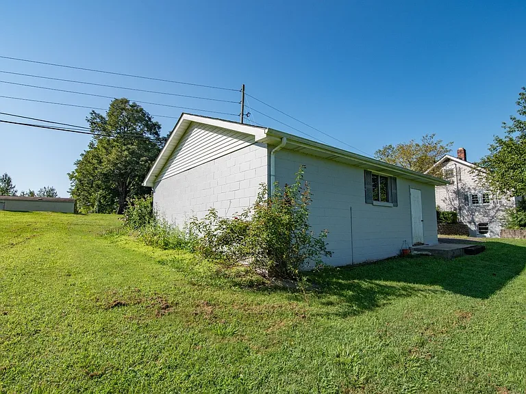 1231 Crume Rd — Photo 47
