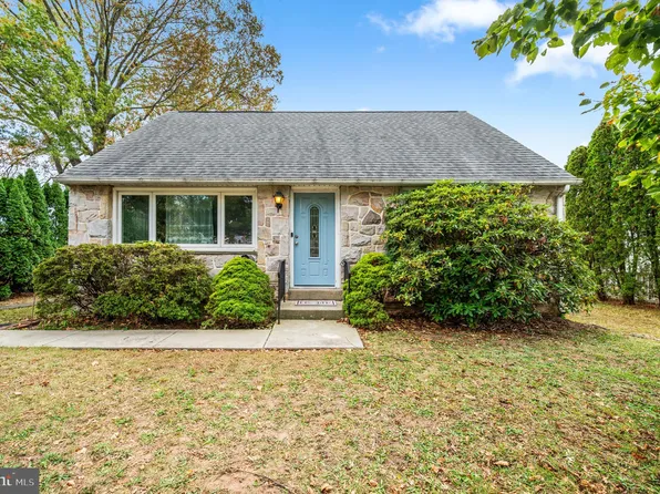 100 Briarwood Dr, Douglassville, PA 19518