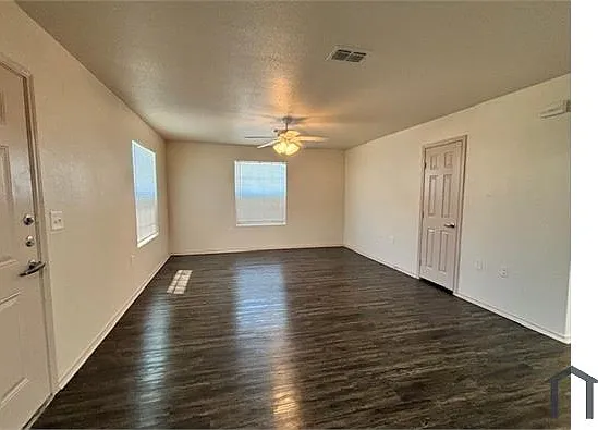 809 Derry Dr — Photo 2
