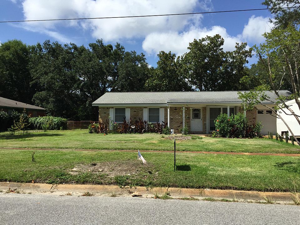 1st image of 329 Parkway Pl SW