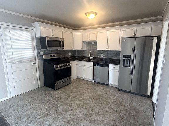 3rd image of 7351 Jasmine Dr