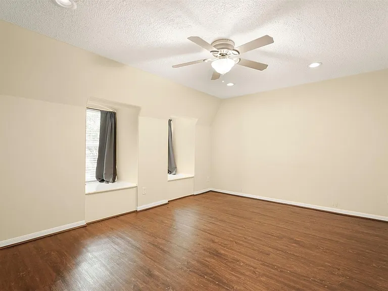 496 N Post Oak Ln #496 — Photo 24
