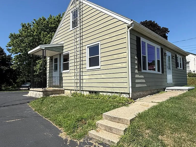 1294 Edenville Rd — Photo 3