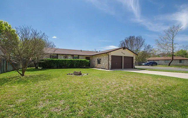 9226 Cliff Way St — Photo 2