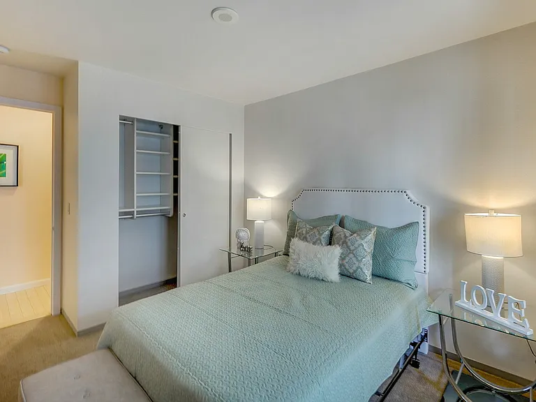 2717 Western Ave #522 — Photo 9