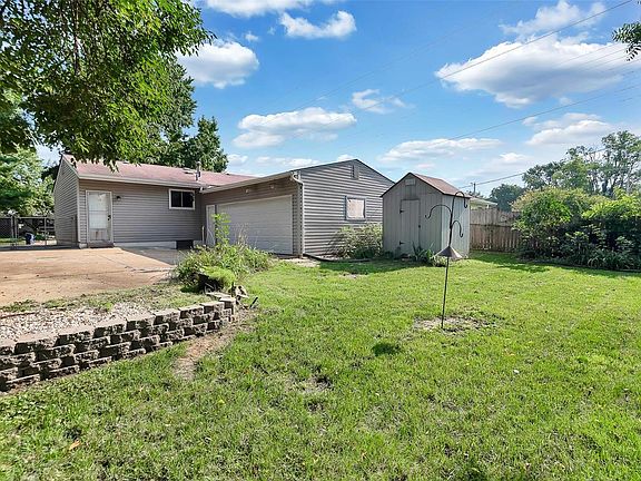 4th image of 610 Lilac Dr