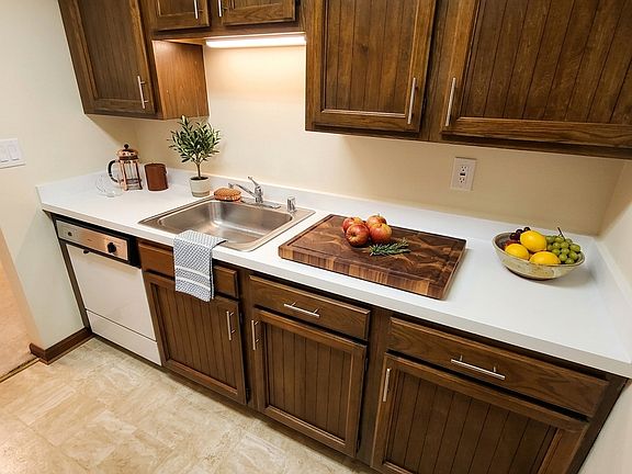 5th image of 44706 Beechwood Ct #1C
