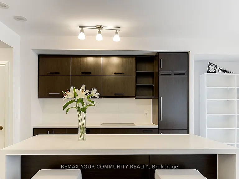 65 Mary St #1011 — Photo 3