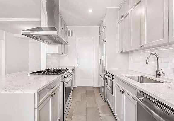 3rd image of 12 E 86th St #15C