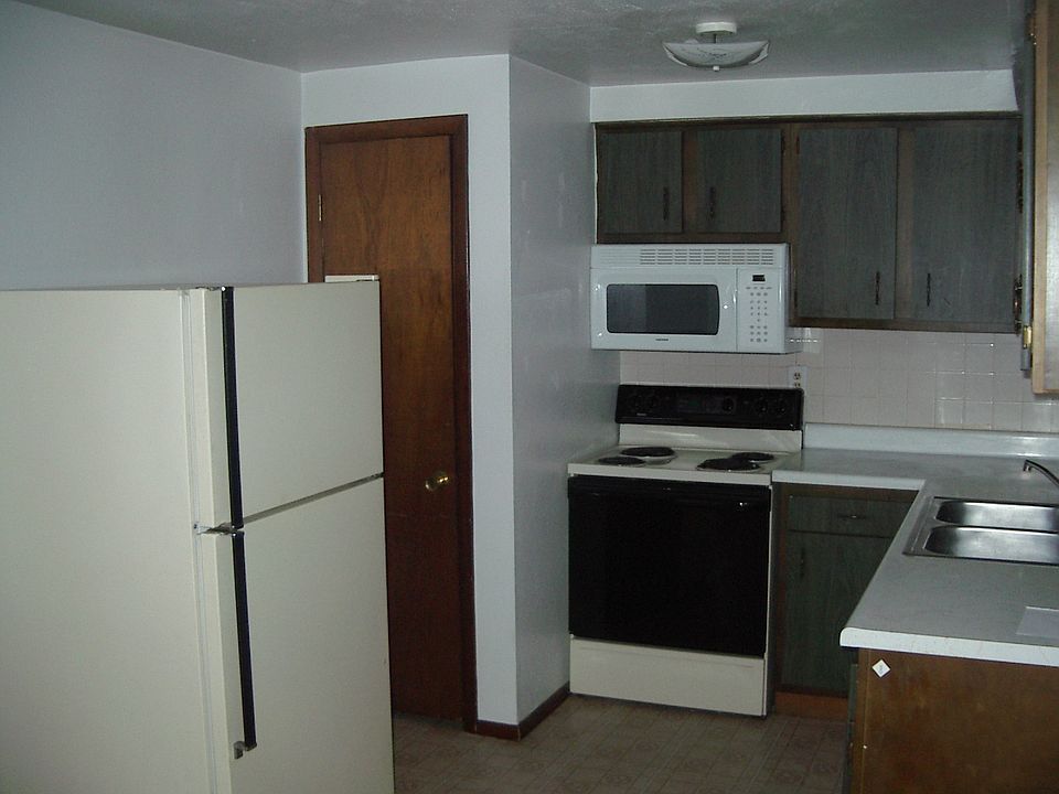2nd image of 152 Forest St