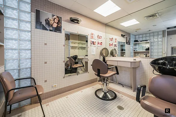 Rented by R New York | media 50