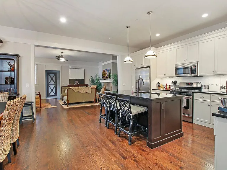 132 School St — Photo 13
