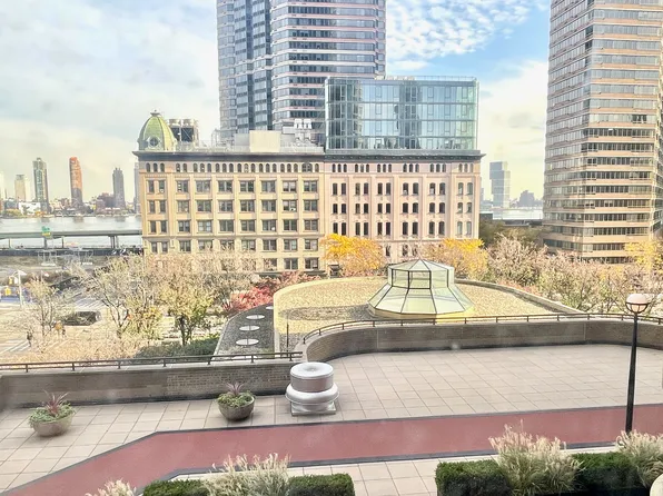 330 East 38th Street image 3 of 27