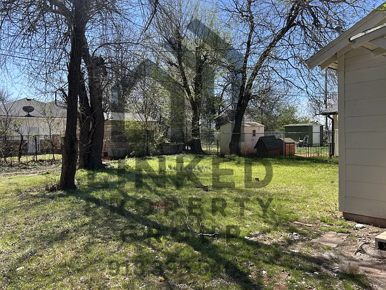 1438 NE 27th St — Photo 3