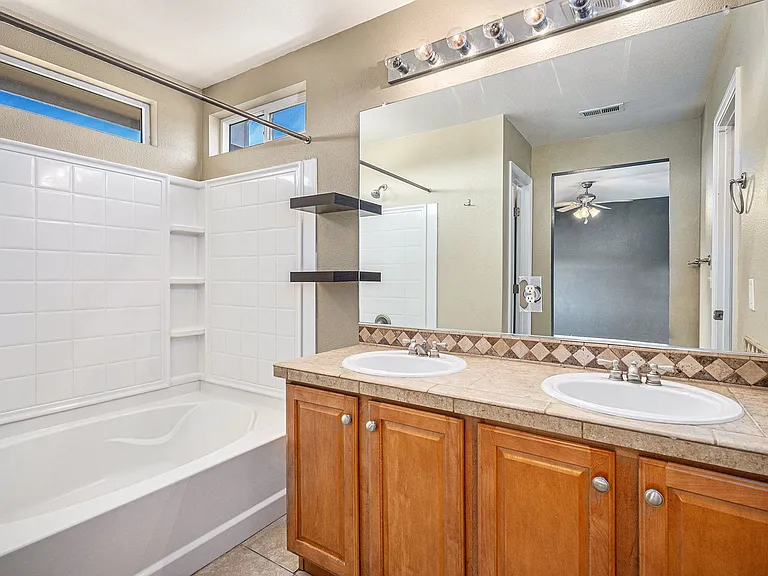 4230 Beautiful Cir — Photo 16
