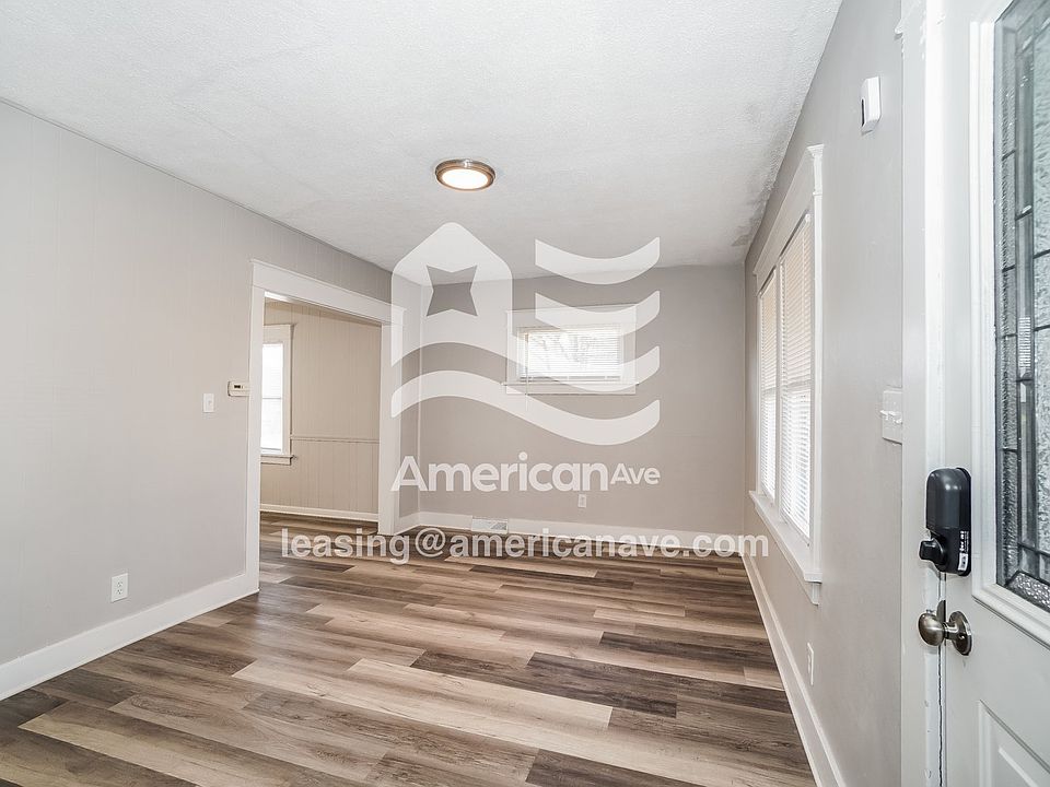 880925_005_wm_-_living_room_13429404.jpg