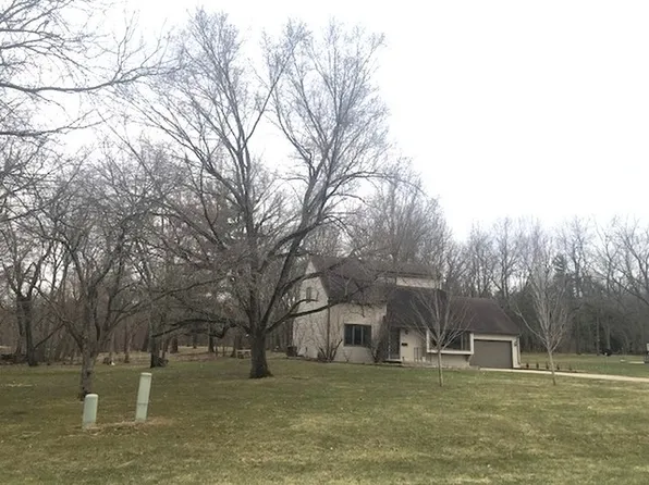 755 Forest Park Dr, Dixon, IL 61021