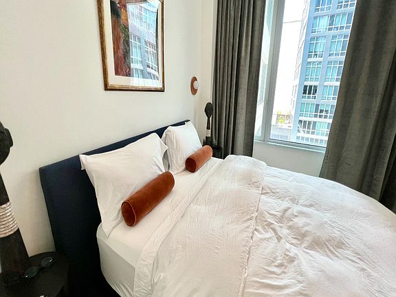 5th image of 611 W 56th St APT 5F