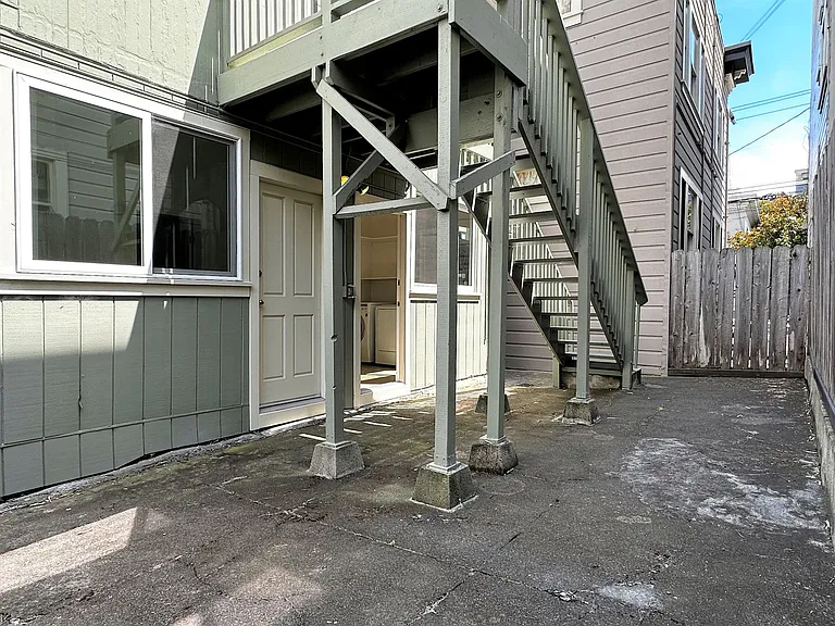 Top Floor 2 Bedroom Apartment for rent in Noe Valley! — Photo 16