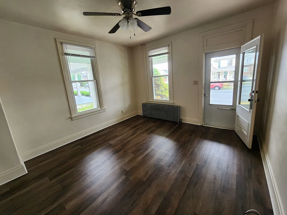 126-128 E Maple St