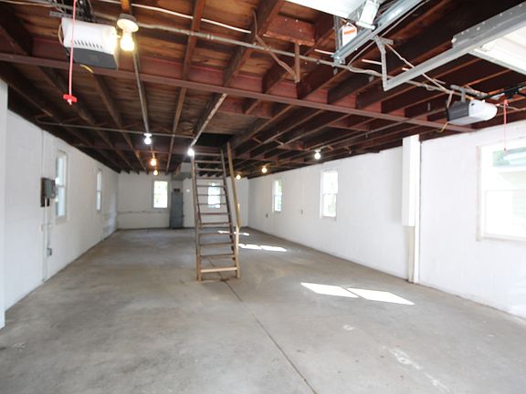 5th image of 230 N Sacramento St