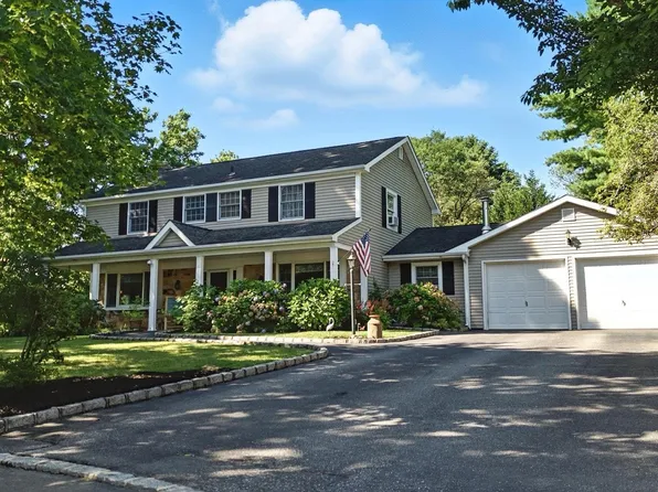 5 Hilton Court, Stony Brook, NY 11790