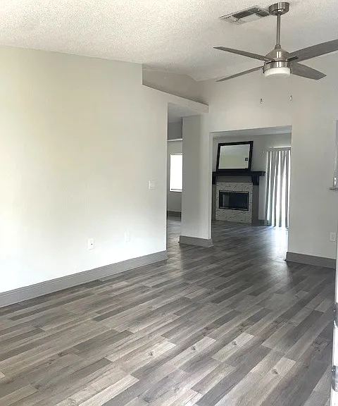 1100 Lowry Ave #33 — Photo 11