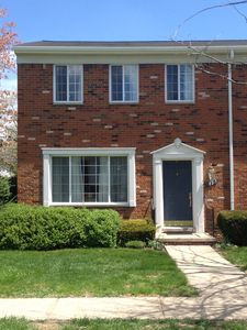 453 Fox Hills Dr N #A-1-1, Bloomfield Hills, MI, 48304