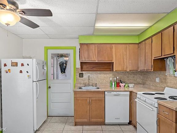 3rd image of 1535 Douglas Ave