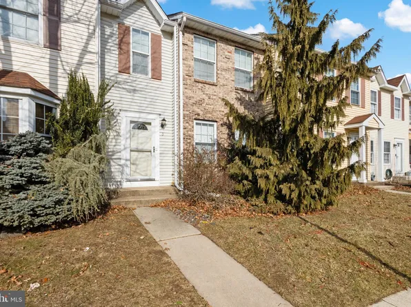 3 Pinedale Ct, Hamilton, NJ 08690