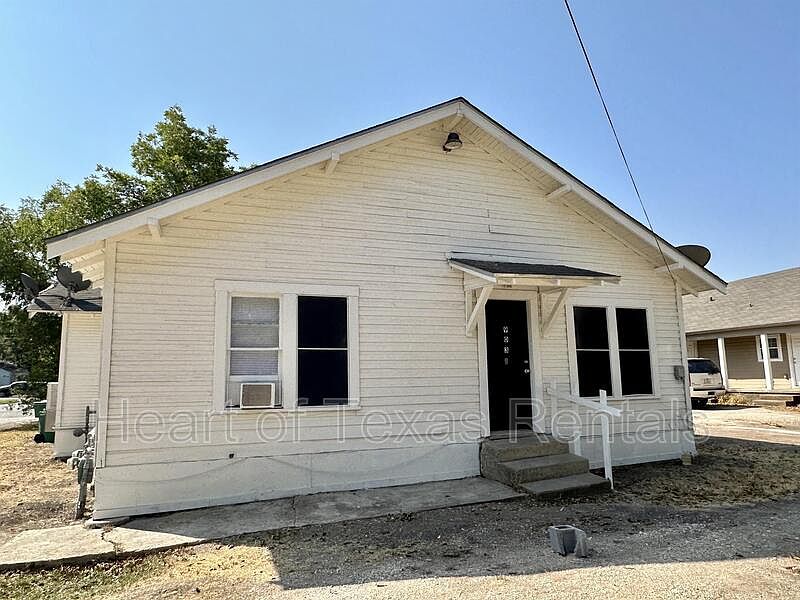 1st image of 903B W 5th St