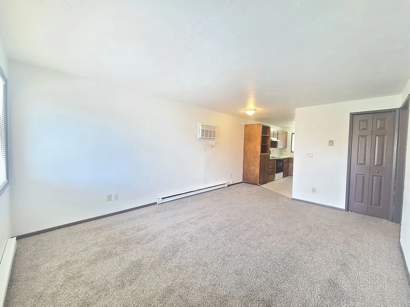 2410-2414 E Queen Ave. — Photo 3