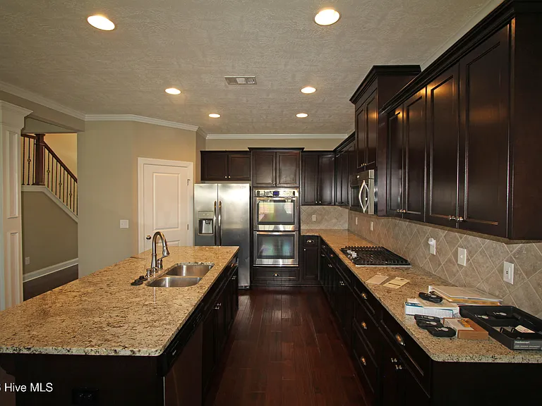 7218 Hoffman Dr — Photo 10